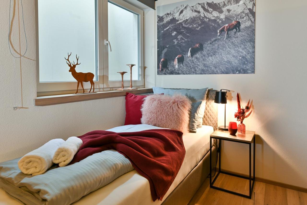 גרמיש-פרטנקירכן Boutique Chalets Alpi - Private Sauna & Cinema מראה חיצוני תמונה