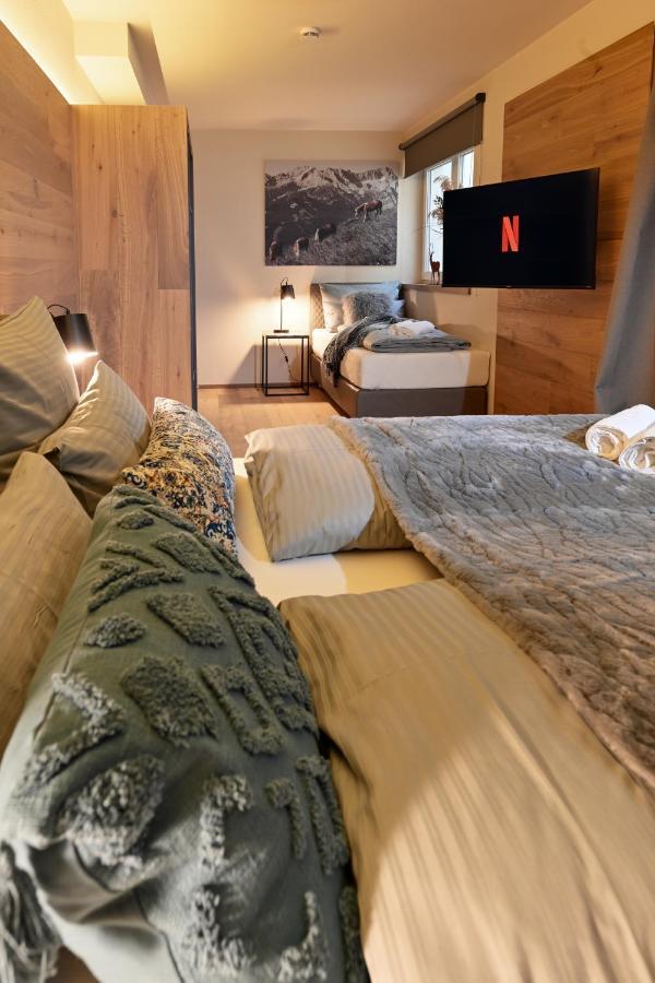 גרמיש-פרטנקירכן Boutique Chalets Alpi - Private Sauna & Cinema מראה חיצוני תמונה